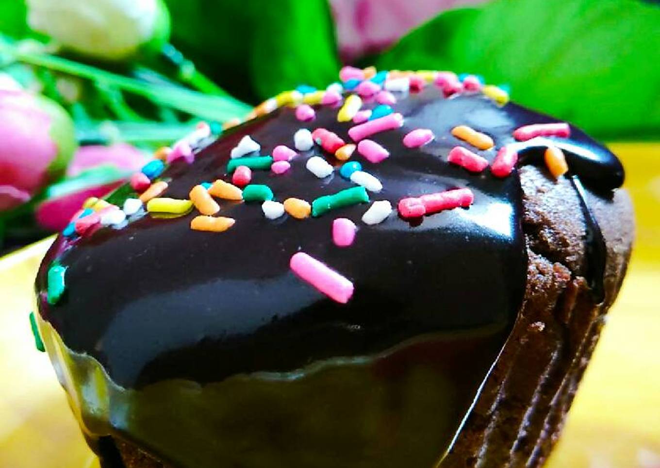 Egg less chocolate cup cakes with chocolate ganache topping