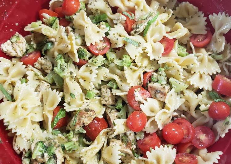 Pesto Pasta with Grilled Chicken and Broccoli