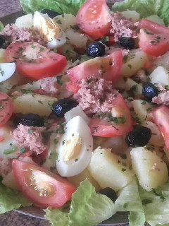 Una foto de Ensalada de patatas en 10 minutos /comida de Marruecos
