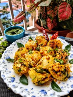 सूजी बॉल्स (Sooji Balls recipe in Hindi) रेसिपी मुख्य फोटो