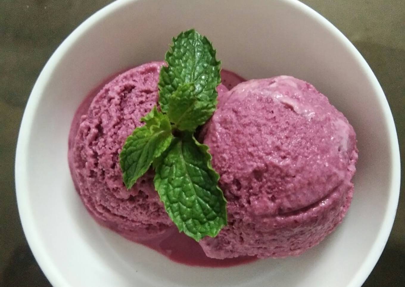 Beetroot ice-cream