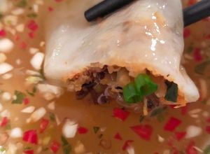 Hình của món Bánh bột lọc (bánh bột lọc gói lá) dẻo,dai,mềm, thơm.