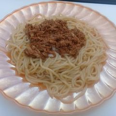 Spaghetti with tin fish A picture of Spaghetti with tin fish.