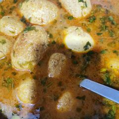 A picture of Chicken Nargisi koftay.