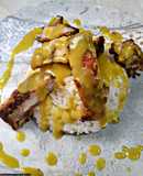 Arroz blanco con pollo especiado y salsa de curry