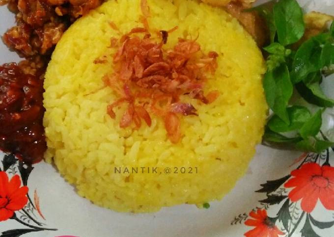 Nasi Kuning Ricecooker