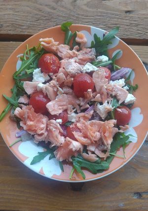 Une photo de Salade Saumon & Tomates Cerises 🍅🥗