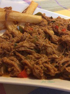 Una foto de Carne Mechada rica y jugosa