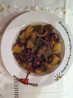 Una foto de Champiñones guisados con patatas