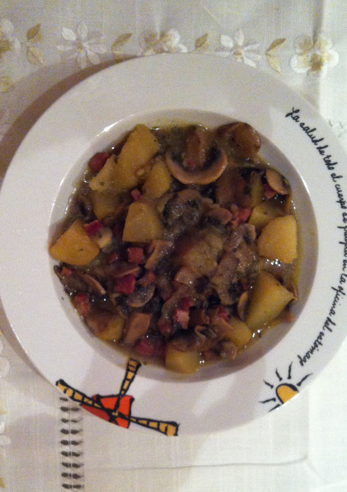 Una foto de Champiñones guisados con patatas