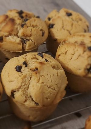 Une photo de Muffins au beurre de cacahuètes et pépites de chocolat noir