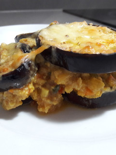 Una foto de Moussaka ligera con soja texturizada y leche de coco al curry