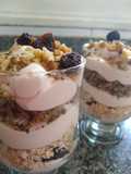 Yogurth griego armado en vasos