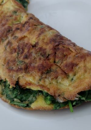 Una foto de Omelette de espinaca, ajo y orégano