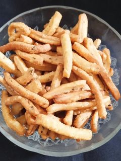 मसाला निमकी (masala nimki recipe in Hindi) रेसिपी मुख्य फोटो
