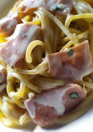Foto de Espaguete ao molho de melão com presunto parma