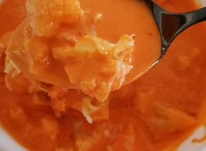 Una foto de Coliflor en salsa de pimiento 🍲🧡(apta para keto)