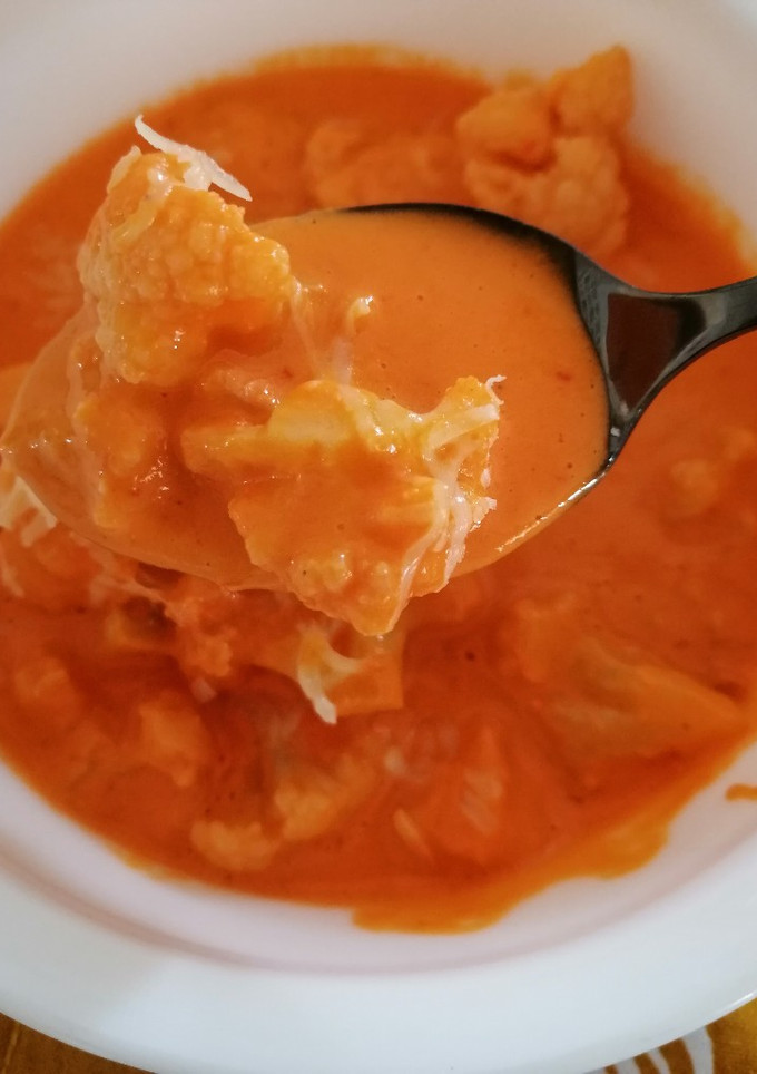 Una foto de Coliflor en salsa de pimiento 🍲🧡(apta para keto)