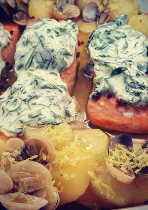 Foto de Salmão com molho de agrião