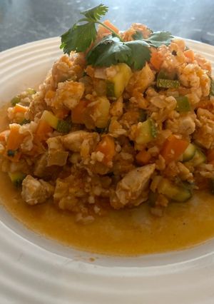 Una foto de Arroz mentiroso con pollo 🧑🏻‍🍳