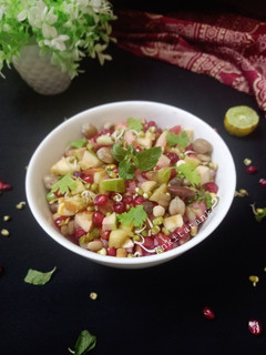 હેલ્ધી સલાડ (Healthy Salad Recipe In Gujarati) રેસીપી મુખ્ય ફોટો