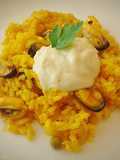 Paella de mejillones y alioli