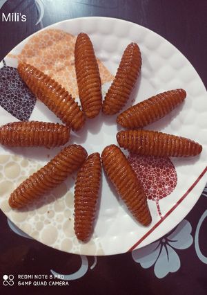 ঝিনুক পিঠে/Jhinuk Pithey(Recipe in Bengali) রেসিপির প্রধান ছবি
