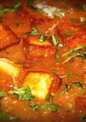 A picture of Creamy Malai Paneer Gravy.