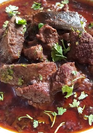A picture of Dahi Gosht(yoghurt Curry).