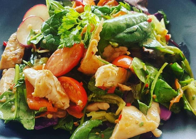 Cara Mudah Menyiapkan Chicken Salad meliponini honey dressing Enak