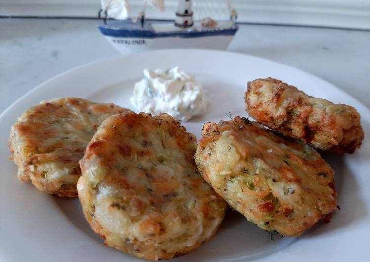 Crocchette di zucchine alla greca (kolokithokeftèdes)