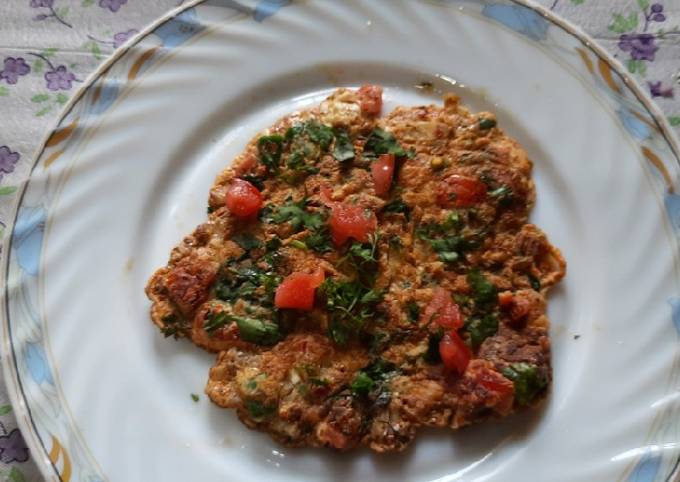 Egg tomato onion omlette