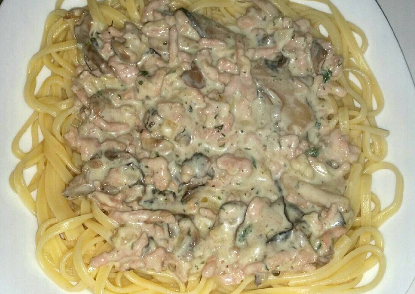 Tallarines con setas y pollo