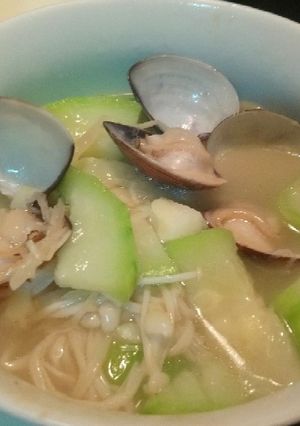 蛤蠣菇菇絲瓜 的食譜成品照片