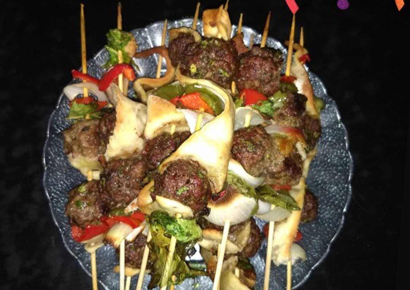Brochetas de albóndigas