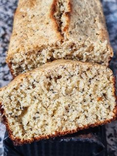 Una foto de Budín de limón y amapola, con avena y sin azúcar 🍋
