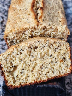 Una foto de Budín de limón y amapola, con avena y sin azúcar 🍋
