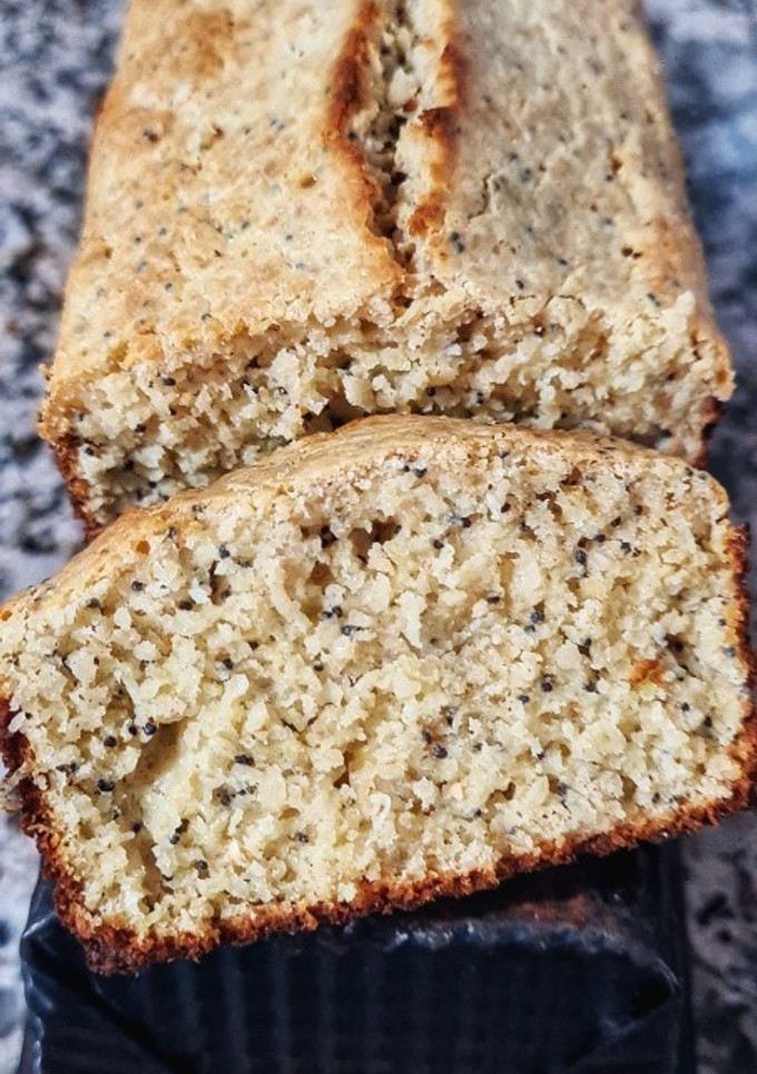 Una foto de Budín de limón y amapola, con avena y sin azúcar 🍋