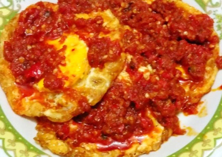 Bagaimana Membuat Telur mata sapi balado yang Bisa Manjain Lidah