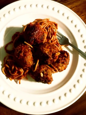 Easy Steps to Prepare Recipes Spaghetti with Fullblood Wagyu Beef Meatballs the Can Spoil the Tongue Really Delicious.