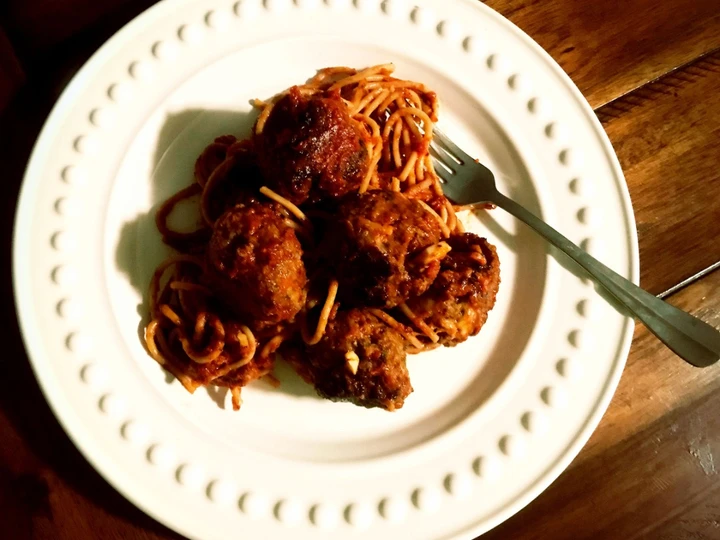 Easy Steps to Prepare Recipes Spaghetti with Fullblood Wagyu Beef Meatballs the Can Spoil the Tongue Really Delicious.