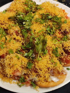 સ્ટ્રીટ સ્ટાઇલ ચાટ સેવ પૂરી (Chaat Sev Puri Recipe In Gujarati) રેસીપી મુખ્ય ફોટો