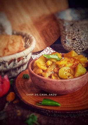 A picture of Zucchini Potato Sabzi.