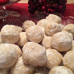 A picture of Mexican Wedding Balls.