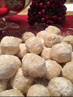 A picture of Mexican Wedding Balls.