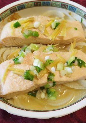 味噌洋蔥蒸鮭魚 的食譜成品照片
