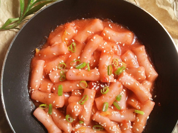 Langkah Mudah untuk Menyiapkan Tteokbokki Homemade Tanpa Gochujang yang Lezat