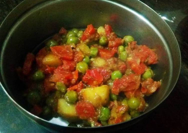 Step-by-Step Guide to Prepare Yummy Aloo Gajar Matar ki Sabji