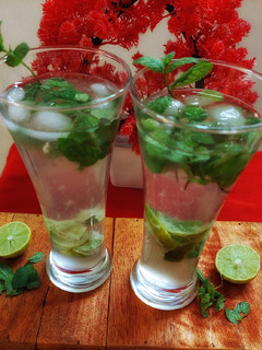 लेमन मोजितो (lemon mojito recipe in Hindi) रेसिपी मुख्य फोटो