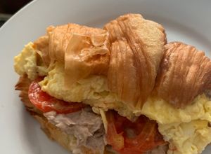 Foto resep Tuna Mayo Croissant Sandwich 🥐